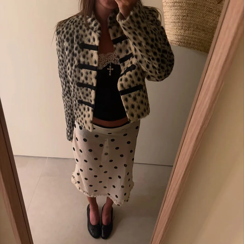 Chaqueta corta mujer con estampado de leopardo y piel sintética