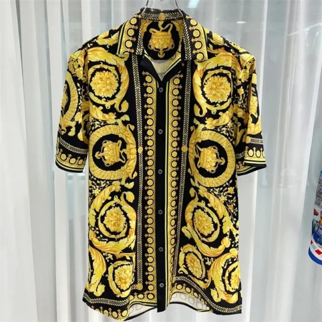 Camisa manga corta con estampado digital y tela ligera